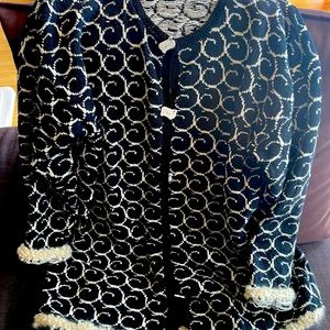 Handmade sweater from Dia in black and white